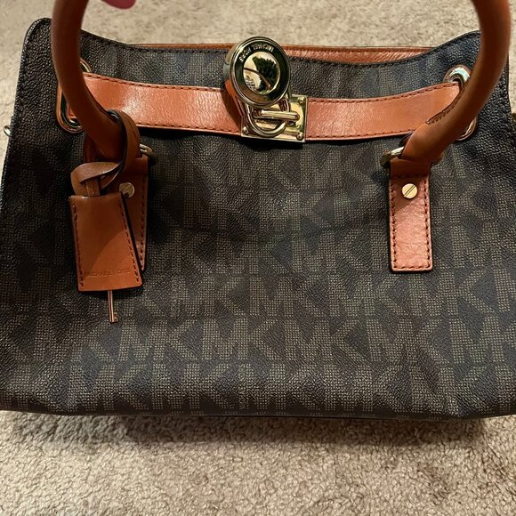 Michael Kors Brown Signature EW Hamilton Bag - Picture 2 of 9